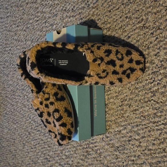 Toms - Picture 3 of 3